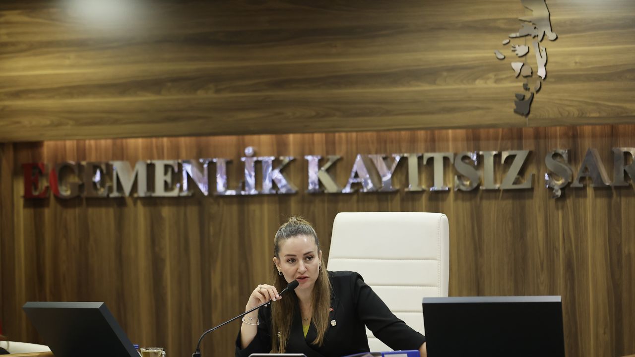 Antalya Büyükşehir Meclisi'nde 'kalıcı eser' polemiği