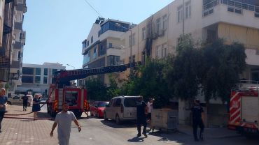 Daire yangında kullanılamaz hale geldi