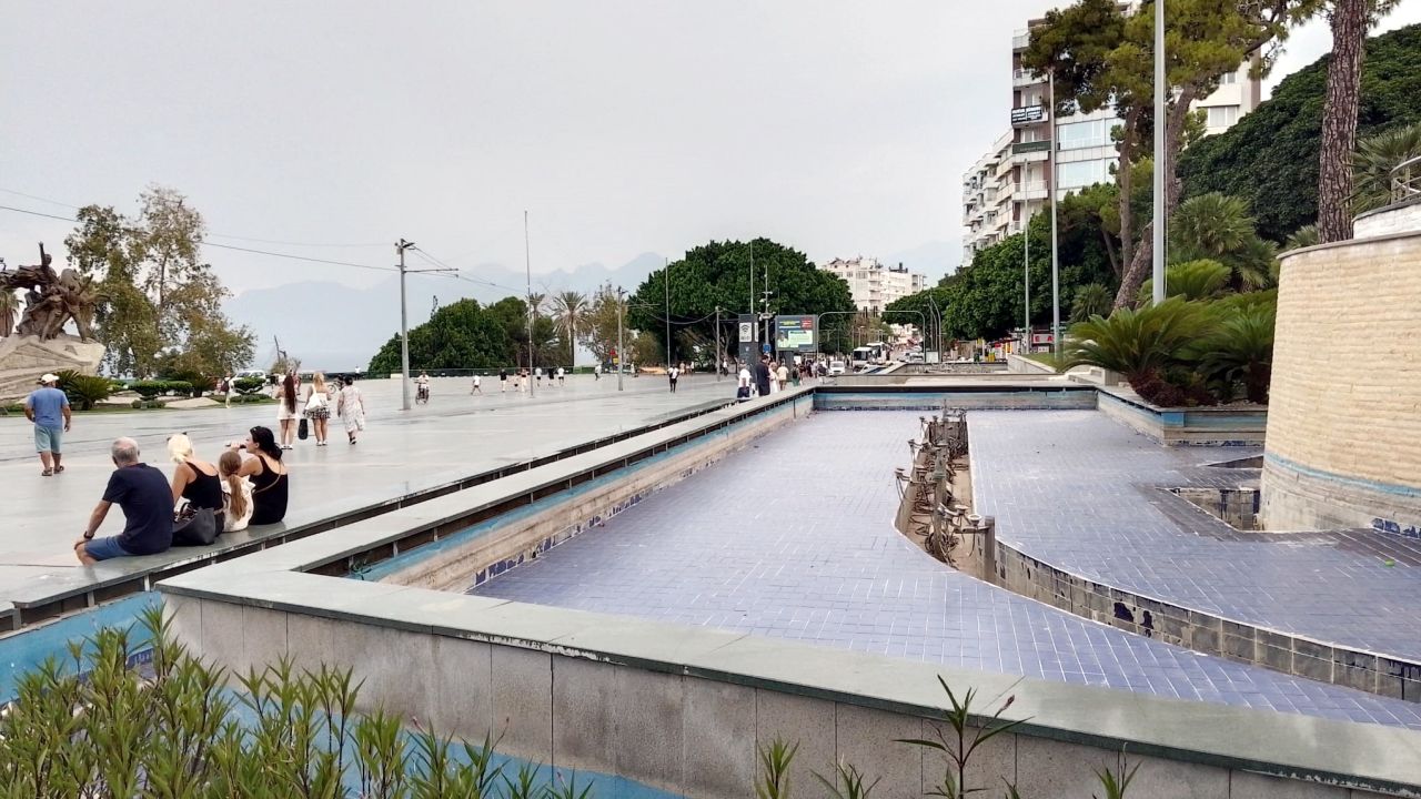 Işıklı havuz bu yaz da çalışmıyor