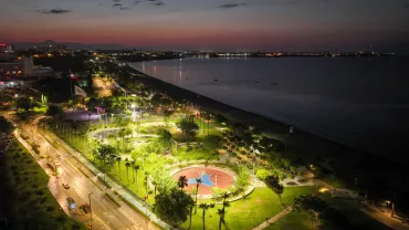 Konyaaltı Sahili’nde 7/24 temizlik mesaisi