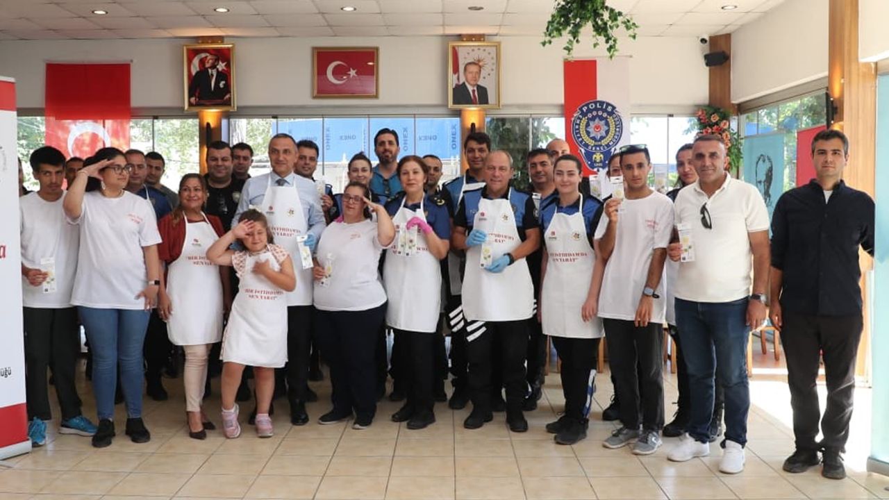 Polisler özel gereksinimli bireylerle buluştu