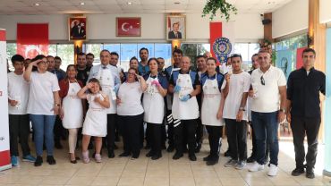 Polisler özel gereksinimli bireylerle buluştu